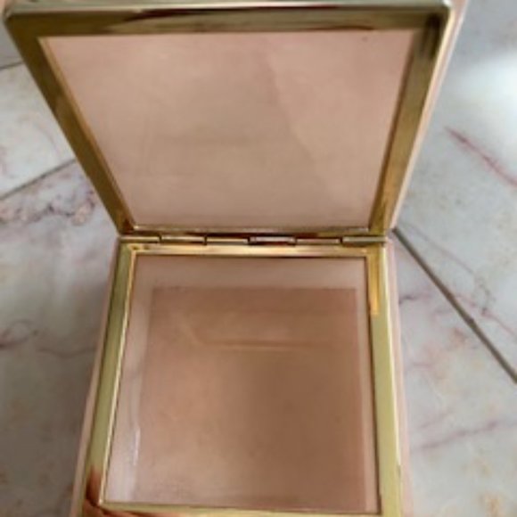 Pink alabaster trinket box - Picture 2 of 6